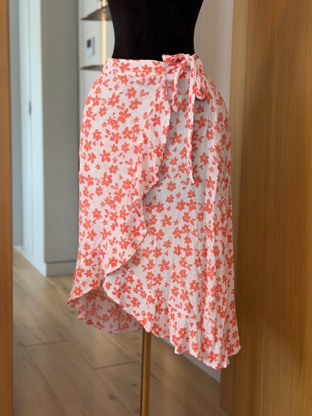 Kendall & Kylie Floral Wrap Midi Skirt - White & Coral Print | Soft Summer Muse